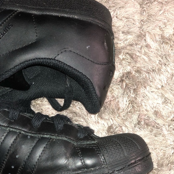 Boy’s Adidas shell toe sneakers - Picture 4 of 6